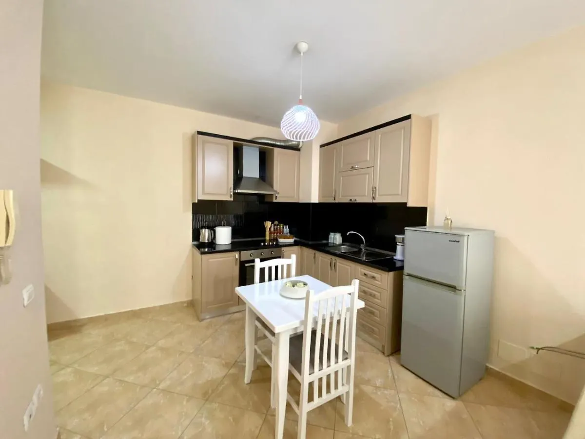 Chlo Apartment 2 Tirana 0*,  Albania