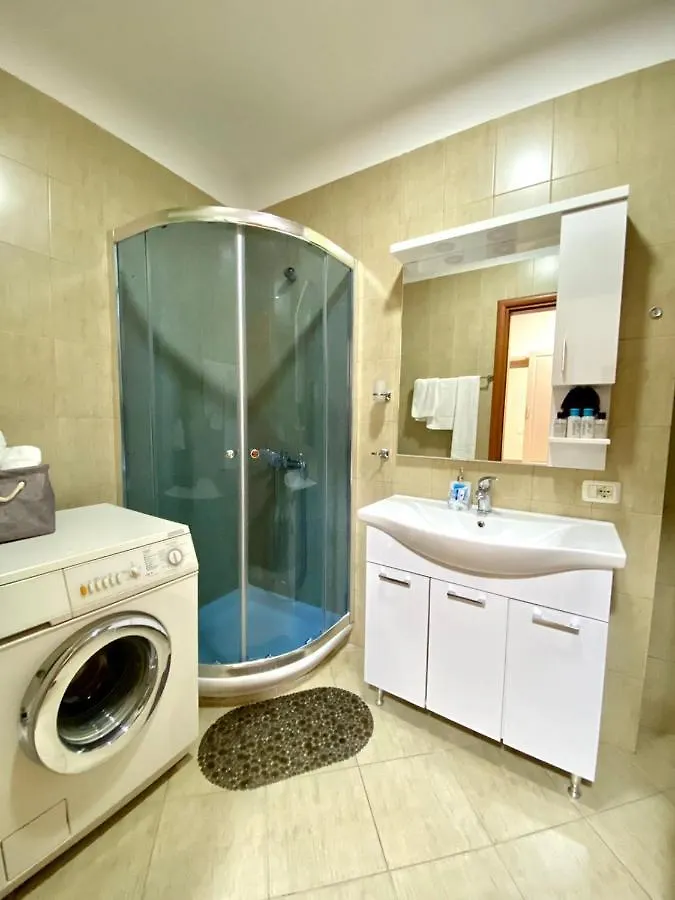 Chlo Apartment 2 Tirana Albania